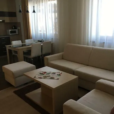 Апартаменты Apartman Lesna *